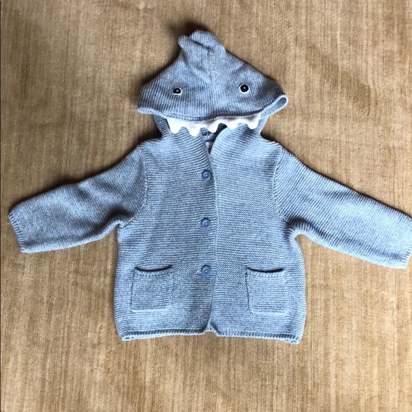 gap shark sweater